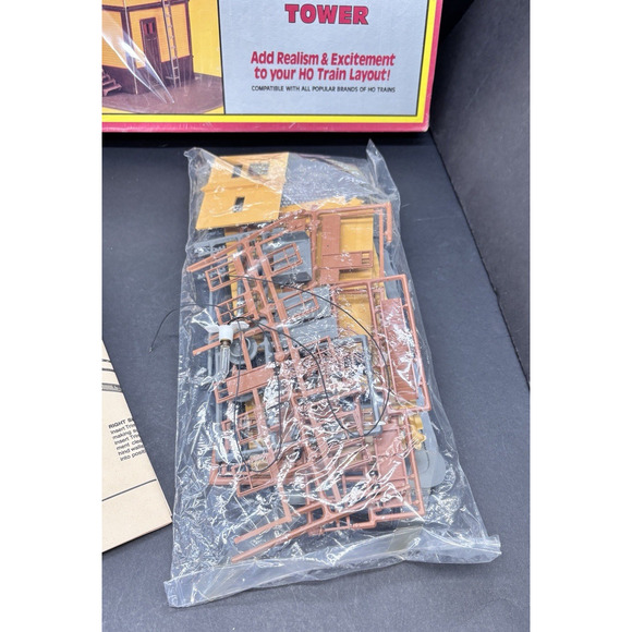 AHM Kit Interlocking Tower Building HO Scale Train Layout #15602 Lighted - Picture 6 of 16